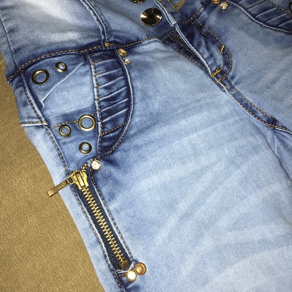 Butt Lifting Light Blue Colombian Jeans - Picture 6 of 6